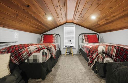 Lakefront w/ Private Dock, 2 Slips, Swim Mat, Firepit, & Covered Patio 44mm - Foto 31