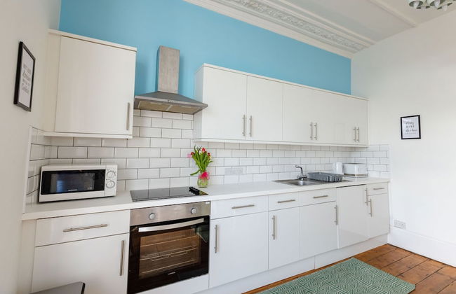 5-bed House With Distant sea Views in Plymouth - Foto 16