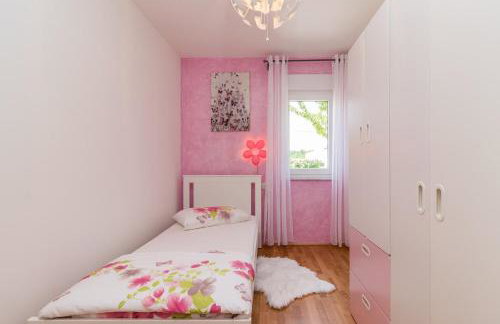 Family holiday house with private pool and playground - Foto 21