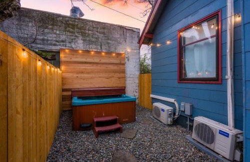 Stay Portland - Cute & Charming Portland Home 91 WalkScore - Photo 2