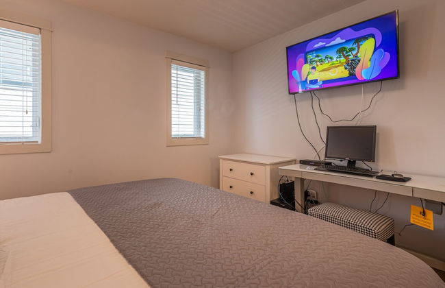 P1 - Private Hot Tub - 3 Bedroom Home - Mountain View - Photo 2