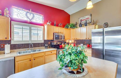 Walk to Golf Course Queen Creek Oasis with Fire Pit - Foto 11