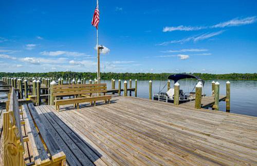 St Johns River Retreat in Welaka with Dock Access - Foto 6