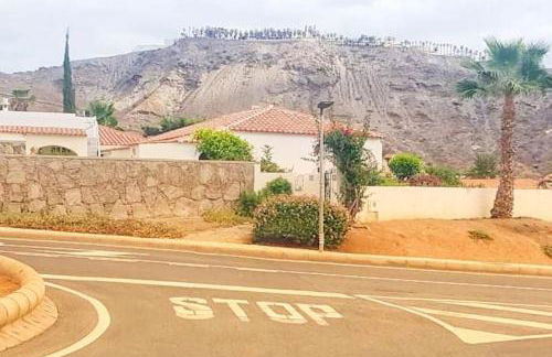 The perfect place to relax Bedroom with hot tub, beautiful tropical garden area. Bbq and big open spaces through all the house.It is located in a quiet place, but still 5 min away from the touristic Puerto Rico and walking distance from the beach - Foto 4