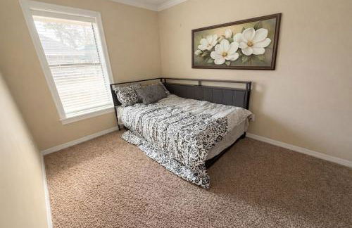 Lakefront 3BR Retreat - Pier, RV, Family-Friendly - Foto 12