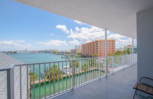 NEW Beach Condo 5 min walk to the Beach Sleeps 9 - Foto 23