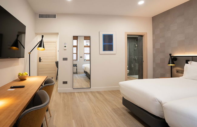 Prisma Suites - Photo 40