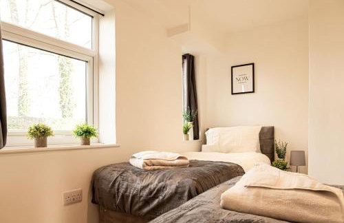 Cosy 2 Bedroom Apartment - Free Parking, Fast WiFi and Smart TV by Tejza Property - Foto 1