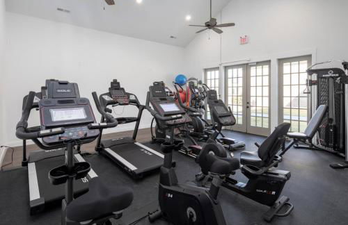 Landing Stylish 2BD Gym Clubhouse - Photo 19