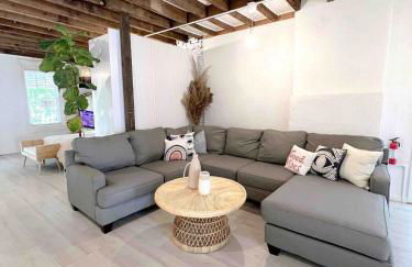 Queen Bed, Luxury Studio with Balcony - Photo 1