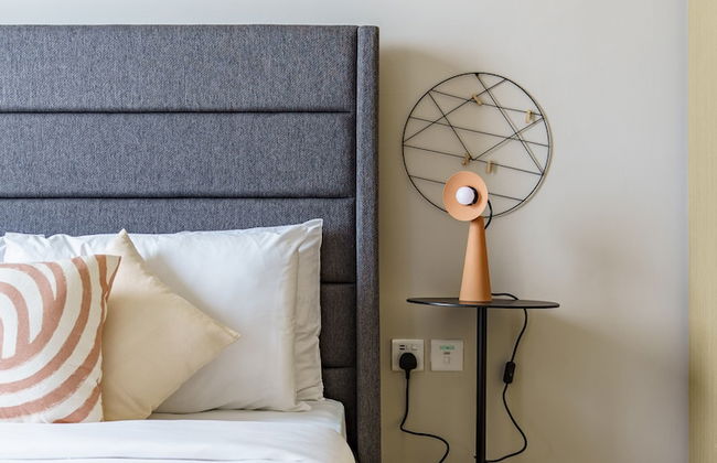 Fancy Apartment With Mesmerizing Canal Views - Photo 12