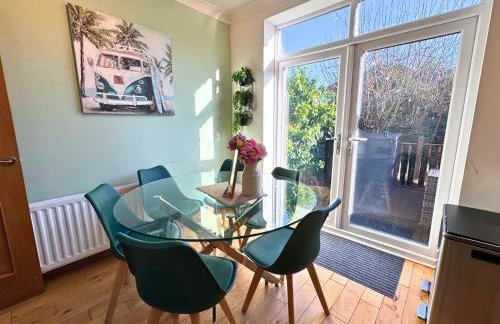 Private All-Weather Hot Tub House, Fire Pit, Free Parking, Near City Centre, Freeman Hospital, Great Transport Links - Foto 10