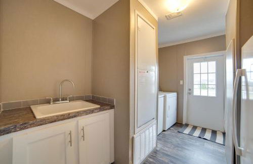 Steps to WES Arena Pet-Friendly Cabin with Deck! - Photo 20