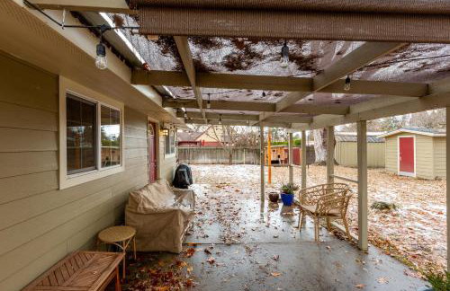 Sunset Home perfect for extended stays with fully fenced in yard, designated office, two living rooms, located across from Boise Foothills and close to Bogus Basin in Boise's North End - Photo 23