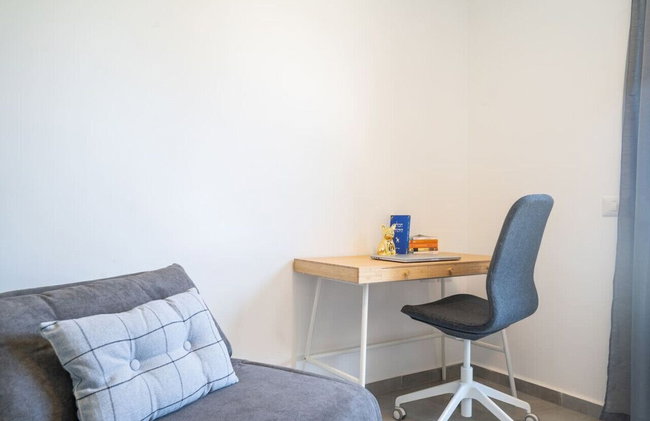 Vibrant Seaside Stay with Balcony by Sea N' Rent - Foto 17