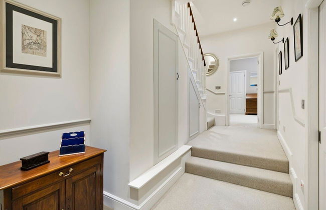 Fulham 4-bed House & Garden Near Tube - Photo 30