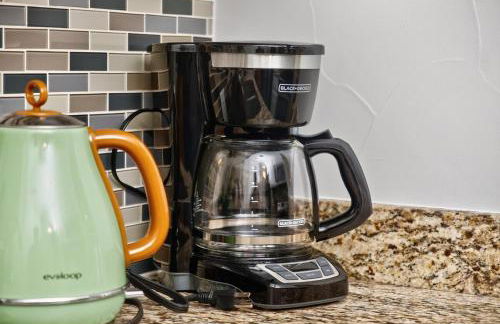 Walk to AT&T Stadium - Modern 2BR With Backyard - Foto 25