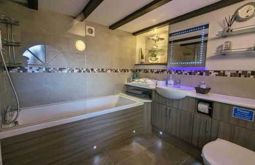 The Dairy, Yealand Redmayne in a rural setting, bring your dogs and horse - Photo 17