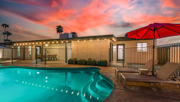 8BR Villa Heated Pool Putt Grn Billiards Sleeps 18 - Foto 2, Habitación