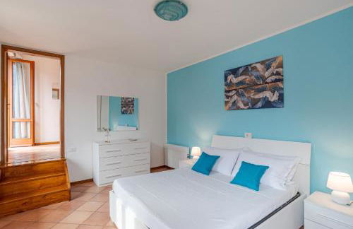 Maison Laghée-Bright Apt with balcony, Lake view! - Photo 13