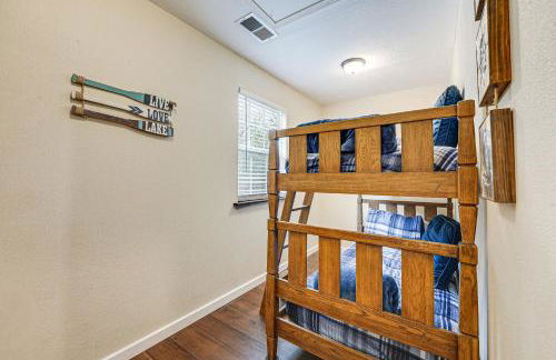 Lakeside Blue Eye Escape with Game Room and Hot Tub! - Foto 25