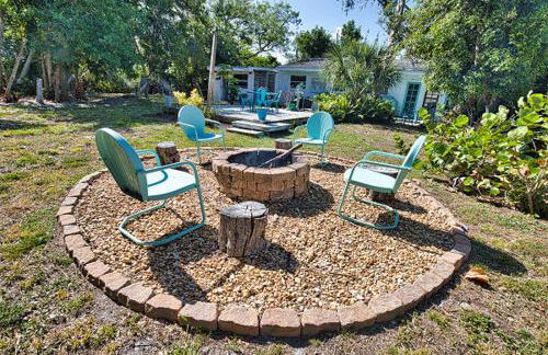 Pet Friendly & Firepit Minutes to Beach Sleeps 6 - Foto 1