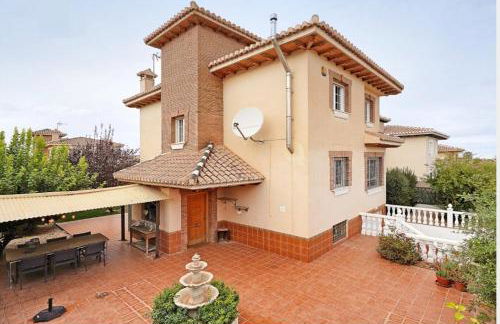 Apartamento con acceso independiente, a un paso de Granada, tranquilidad y comodidad - Photo 3