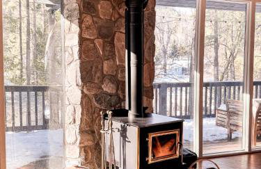 Wildland Aerie at Treehaus with Creekside Hot Tub Pets OK - Foto 11