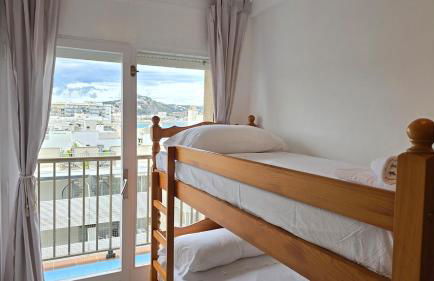 Bright Apartment with Two Balconies and a Seaside Pool - Foto 18