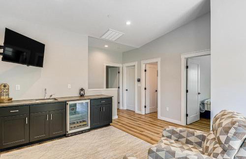 Rock Hall Retreat with Balcony Near Park and Marina! - Foto 15