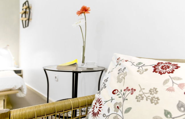 Bright 3BR Flat w/ AC in City Center by LovelyStay - Photo 65