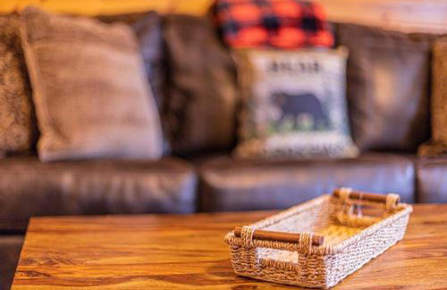 Cabin #6 Bobcat Bunkhouse - Pet Friendly - King Bed - Sleeps 4 - Photo 12