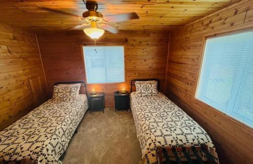 Gaylord Lakefront Cabin w Private Dock Fire Pit - Foto 10