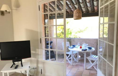 06D - Appartement spacieux avec terrasses, jardin et piscine - Foto 4