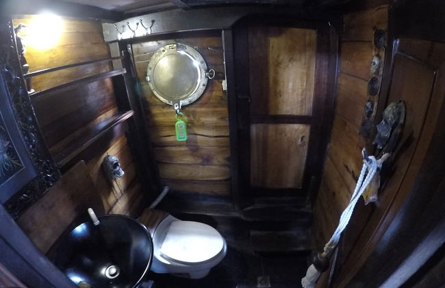 Komodo Pirate Boat - Phinisi Liveaboard - Foto 29