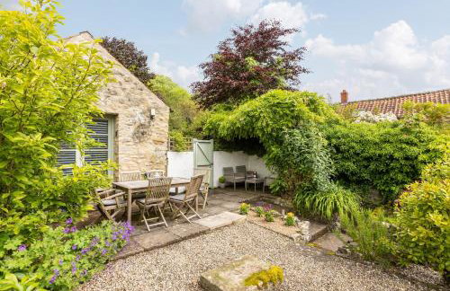 Moorside Cottage - Beautiful North Yorkshire Stone Cottage - Photo 42