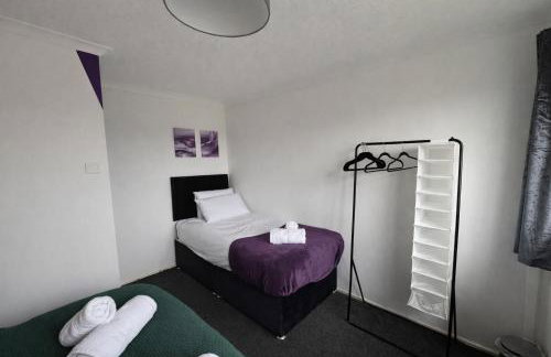 2 Bed 1 Bath in Milton Keynes - Sleeps 4 - Parking - Foto 5