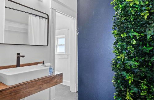 Elegant Historic Apartment with Craftsman Details - Foto 33