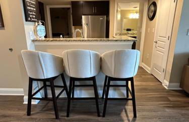 Spacious 2 Bedroom 2 Bathroom Apartment with Balcony in Uptown Charlotte! City Views & Free Parking! - Foto 28