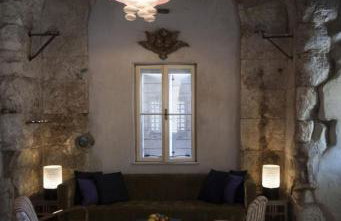 La Divine- captured by history inside Palace loft - Photo 7