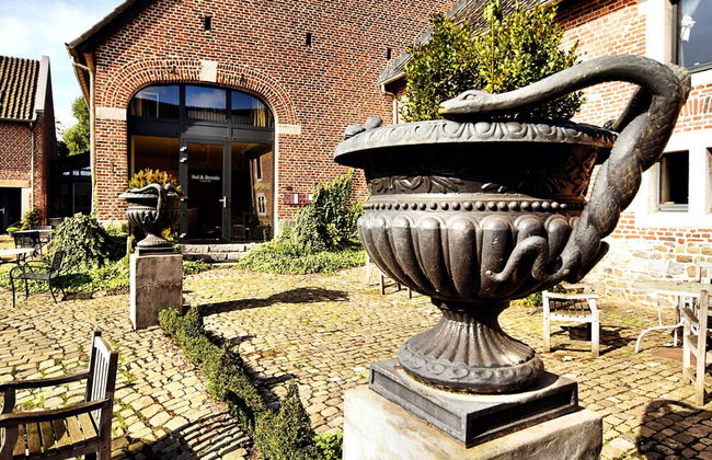 Pleasing Holiday Home in Richelle With Garden, Terrace, BBQ - Photo 26