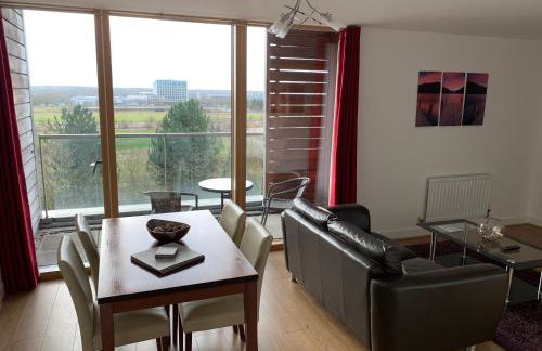 iSTAY APARTMENTS at VIZION - Fully Equipped Modern Serviced Apartments with Balconies, Superfast Broadband, Free Allocated Parking Space, 24h Security, Rooftop Gardens, Located in Central MK - Photo 23