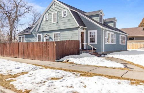 Bright & Cozy 2BR | Near Downtown, MSU & Hospitals - Foto 36