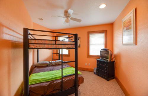 Quiet Hatteras Duplex with Decks about 1 Mile to Beach - Foto 22