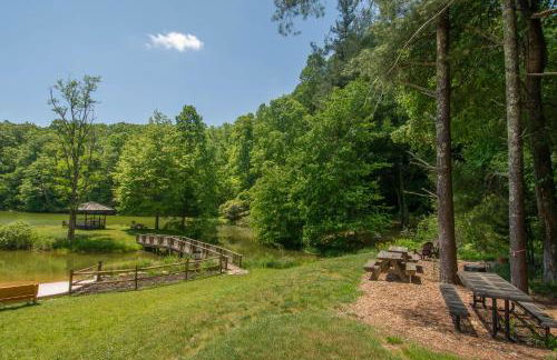 Stone's Throw Bungalow-- Hot Tub, Modern & Updated, Sleeps 2 - Foto 27