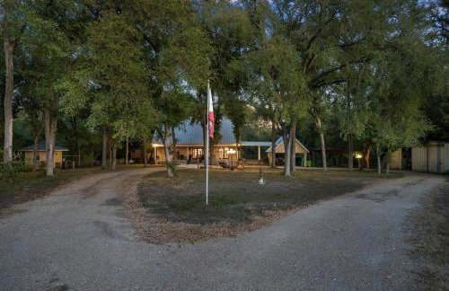 Waterfront & Pet-friendly 3-Acre Home with fire-pit - Photo 34