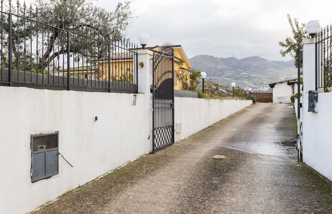 Belvilla by OYO Villa con Piscina - Partinico - Photo 30