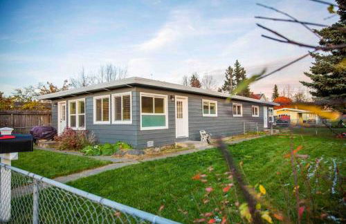 Cozy 3B with Yard 2 min to Downtown - Photo 13