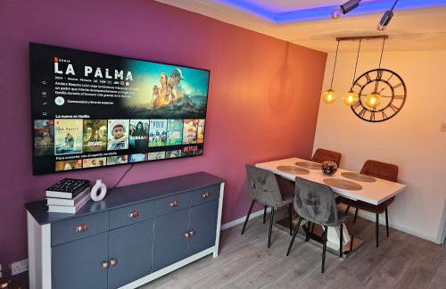 Jasmin's House, 2 bedroom house, private Parking - Photo 8