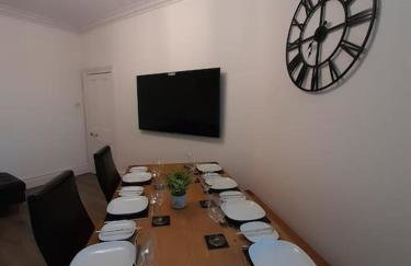 Chic 5 double bedroom house - 15 min to Manchester - Foto 26
